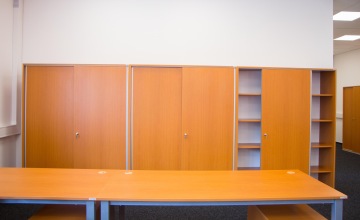 nábytek skříň kancelář stůl