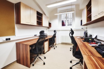 interiér kancelář stůl židle