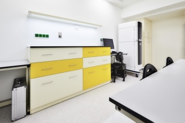 laboratoř interiér zásuvky skříňka