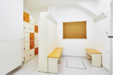 laboratoř skříň lavice