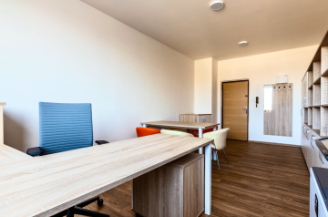 nábytek kancelář židle stůl