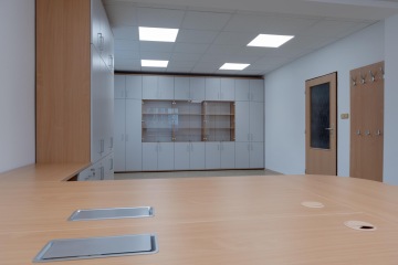 nábytek skříň kancelář