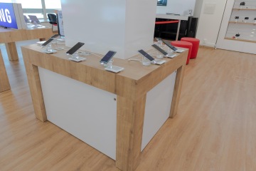 czc.cz nábytek prezentační stůl