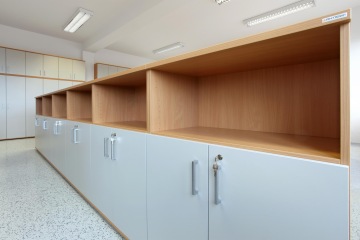 nábytek skříňka kancelář