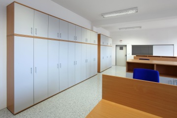 nábytek skříň kancelář