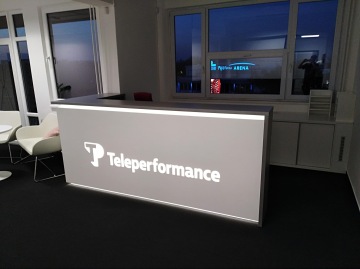 LED teleperformance recepční pult