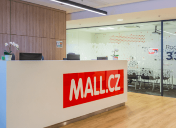 mall.cz recepce pult praha skříň